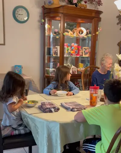 Olimpia Senior Care - Residents gather at the table